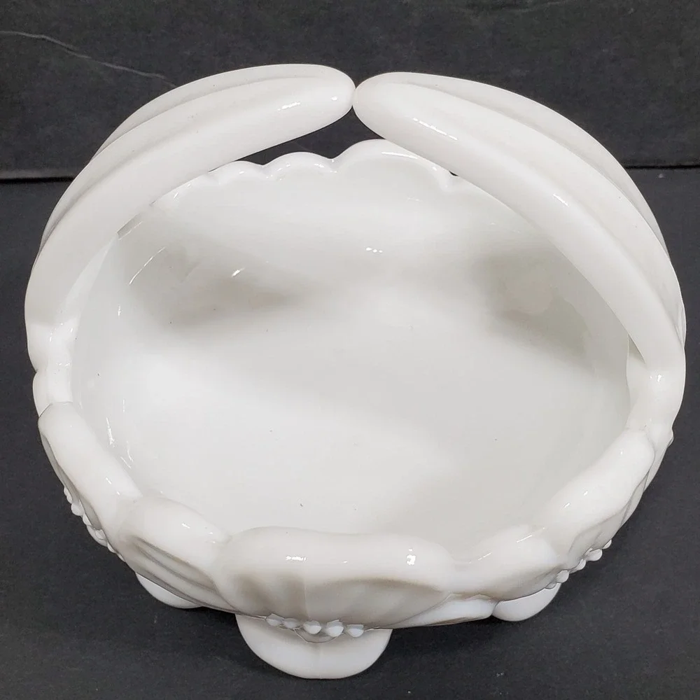 Vintage Westmoreland Milk Glass‎ Poppy Pattern Basket with Split Handle White